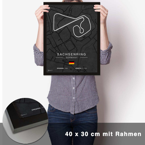Lade das Bild in den Galerie-Viewer, Sachsenring Rennstrecken Poster - Dunkel - CARTISTRY
