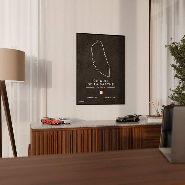 Lade das Bild in den Galerie-Viewer, Le Mans Rennstrecken Poster - Dunkel - Cartistry
