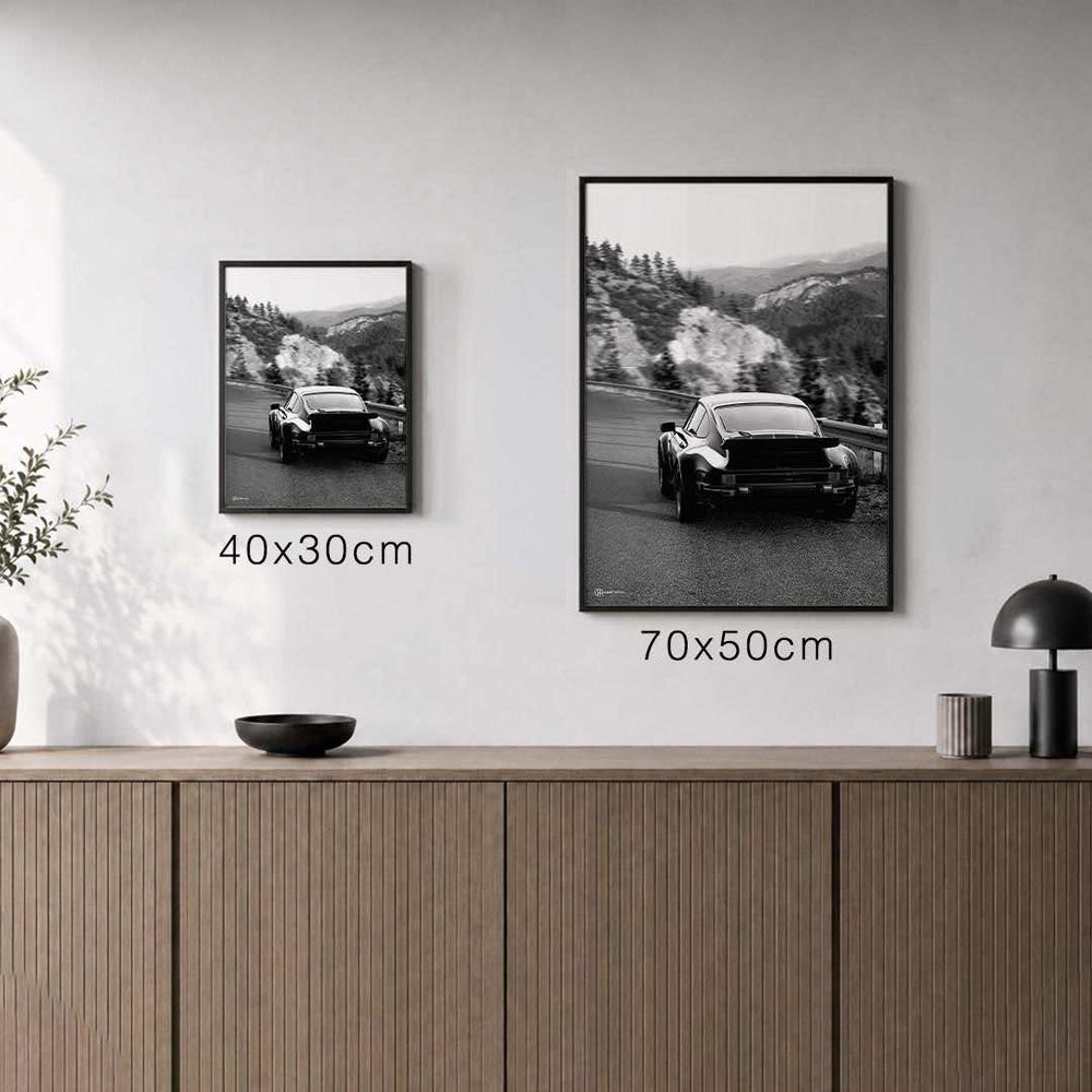 Größenvergleich für 911 Turbo (930) Mountain Hill Poster
